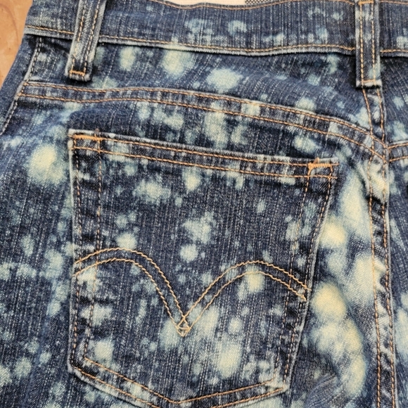 Levi Shorts - Picture 6 of 6